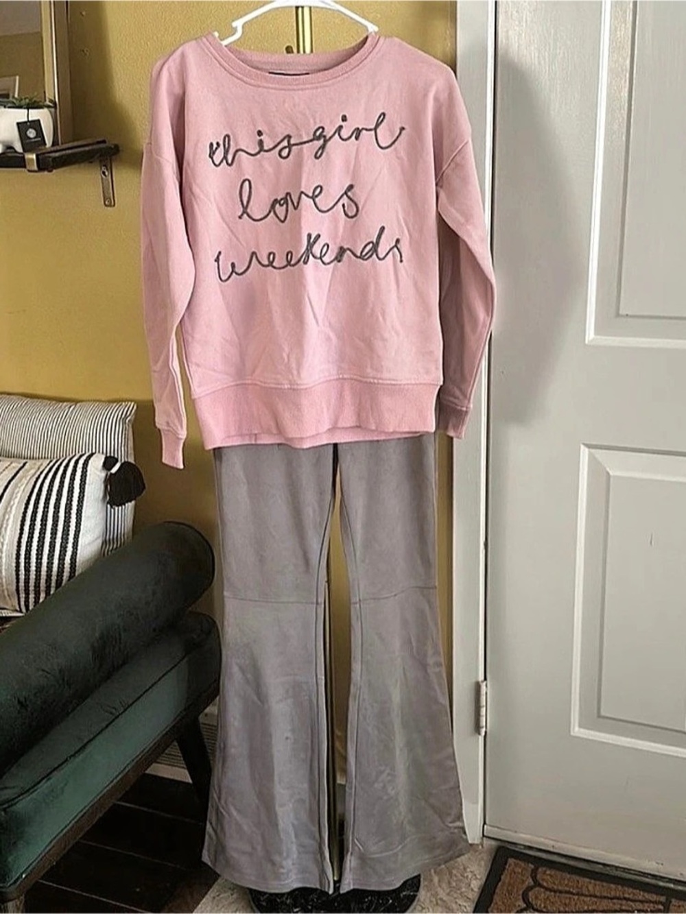 Romeo + Juliet Couture This Girl Loves Weekends Sweatshirt Lounge Set Small NWT